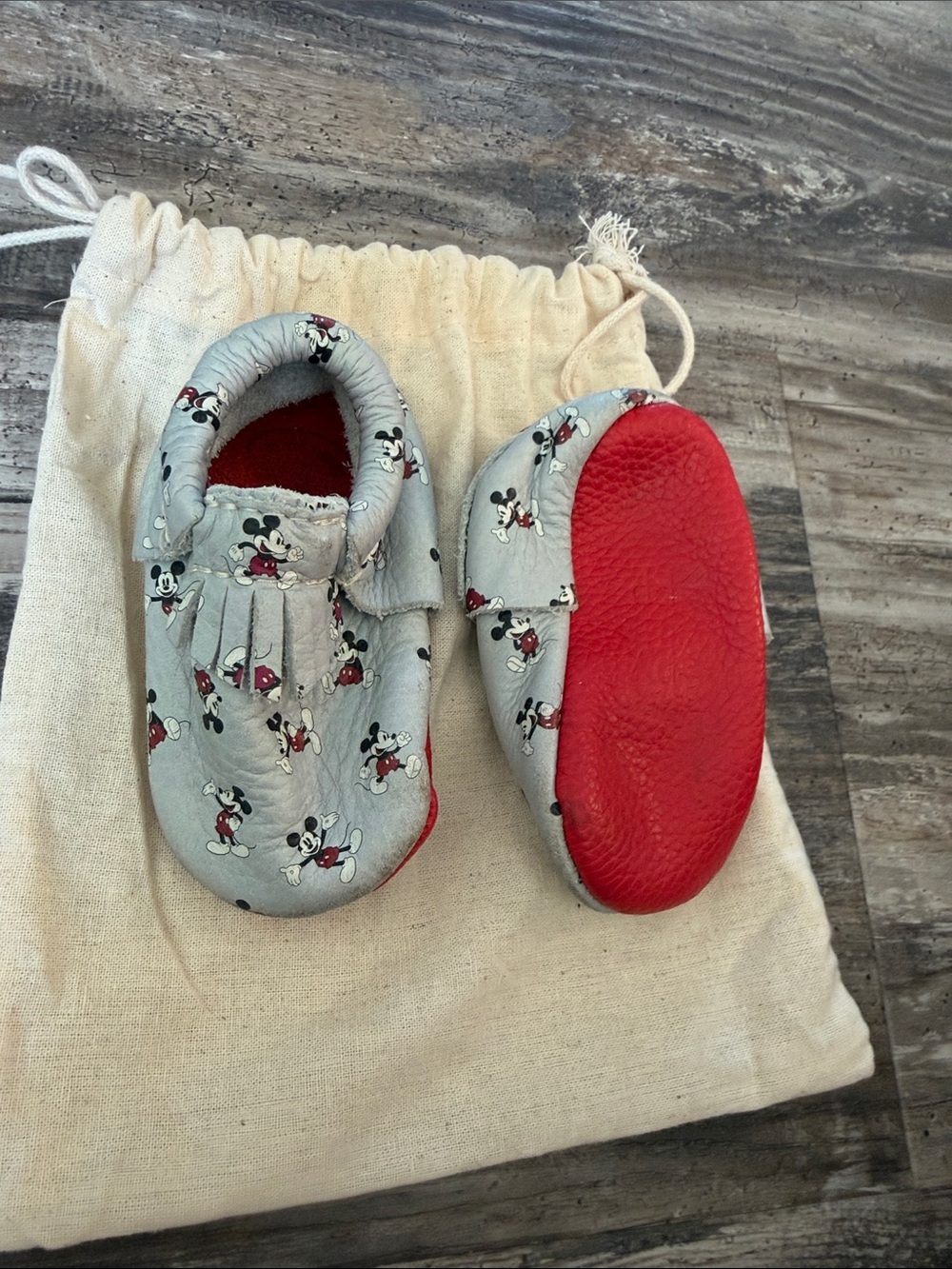 Freshly Picked Light Gray Moccasins with Red Soles - Baby Shoes